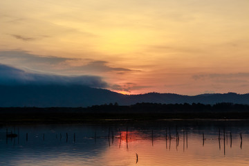 Obraz premium Sunrise at Reservoir