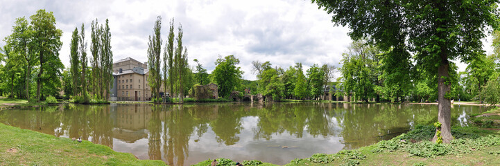 Fototapeta na wymiar Panorama Englischer Garten in Meiningen