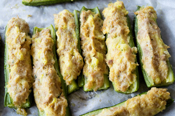 zucchini stuffed with tuna and crumb cream