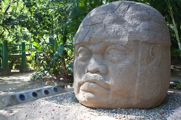 Zelfklevend Fotobehang Famous Olmec head, La Venta park, Mexico © smej