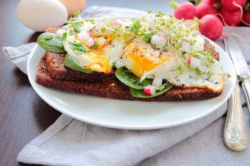 Sandwich with poached eggs