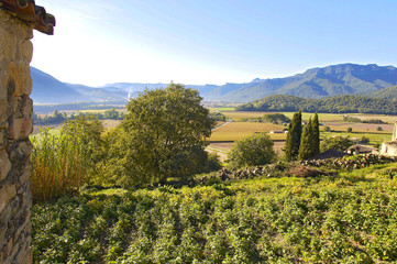 Paisaje y campos de cultivo en La Garrotxa girona
