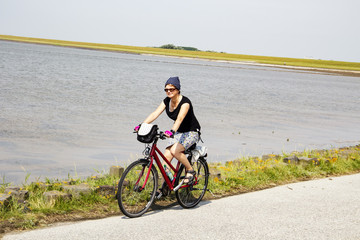 Woman take a vacation bike seaside