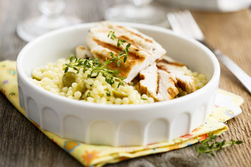 Lemon chicken with thyme and couscous