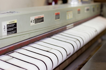 Drying and ironing rolling press