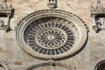 Obraz premium Renaissance Rose Window: A late Renaissance carved marble rose window from the Cathedral in Como, Italy