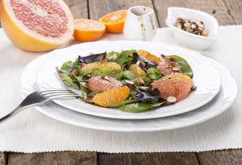 Mix salad with citrus