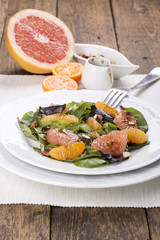 Mix salad with citrus