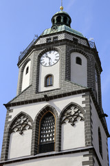 Fototapeta na wymiar Weinort Meissen: Turm der Frauenkirche mit Glockenspiel