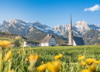 Naklejka premium Alpejska wioska Maria Alm, Salzburger Land, Austria