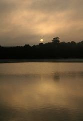 Sonnenaufgang über dem See