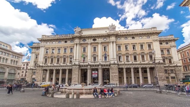 Tourists in Piazza Colonna timelapse hyperlapse near Galleria Alberto Sordi in Rome