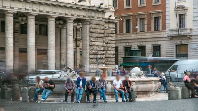 Tourists on fountain in Piazza Colonna timelapse near Galleria Alberto Sordi in Rome