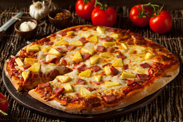 Homemade Pineapple and Ham Hawaiian Pizza