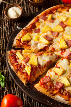 Homemade Pineapple and Ham Hawaiian Pizza