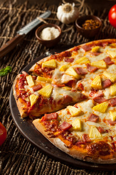 Homemade Pineapple and Ham Hawaiian Pizza