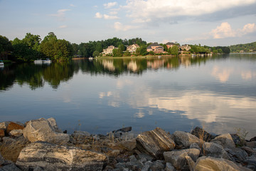 Perfect lakefront houses on Atlanta Suburbs