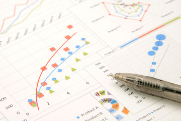ビジネスコンセプト―ビジネスチャートとボールペン
