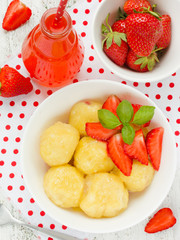 Lazy dumplings with cottage cheese and strawberries