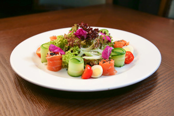 Fresh salad with chicken, tomatoes and mixed greens