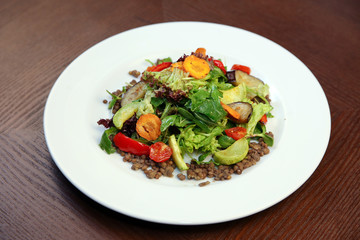 Fresh salad with chicken, tomatoes and mixed greens