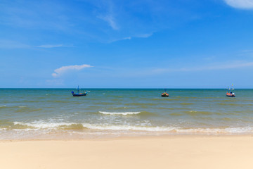 Fototapeta na wymiar Tropical sea and wave beach with blue sky