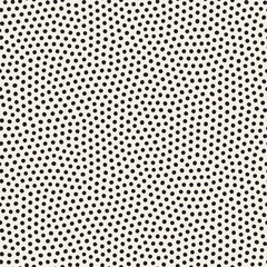 Vector Seamless Black And White Irregular Jumble Circles Pattern - 112443836