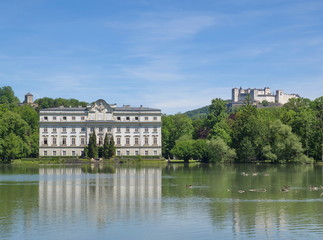 Fototapeta na wymiar Schloss und Weiher Leopoldskron / Salzburg / Österreich