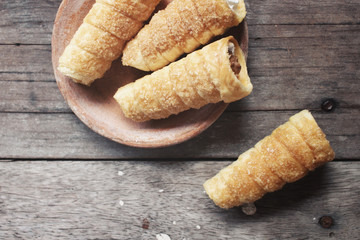 Puff rolls with cream