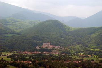 Fototapeta premium Saint-Bertrand de Comminges seen from above