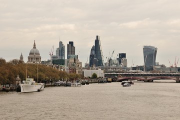 blick auf london von der brücke