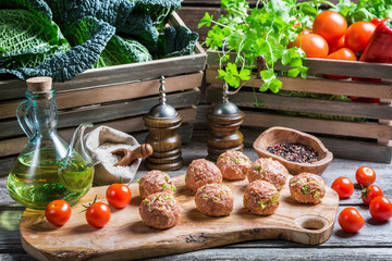 Preparations for the meatballs with cabbage and tomatoes