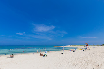 Fototapeta na wymiar 沖縄のビーチと青空
