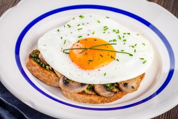 Breakfast: fried egg with mushrooms and pesto on toast