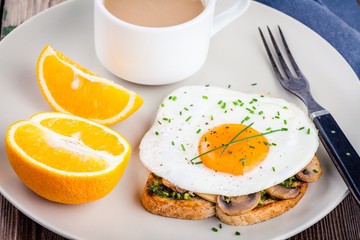 Breakfast: fried egg with mushrooms and pesto on toast