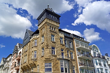 DÜSSELDORF-OBERKASSEL-Altbauten a.d.Lueg-Allee