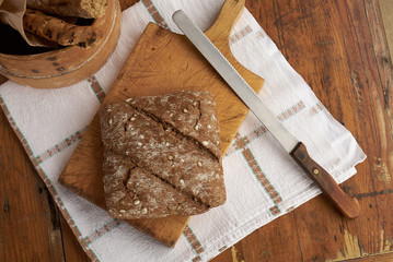  Integral bread on wooden cutting board
