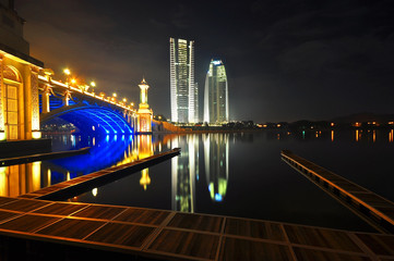 Fototapeta na wymiar City scape of link bridge at night with floating jetty at Putrajaya,Malaysia.