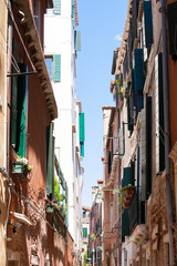 Fototapeta na wymiar Narrow street from Venice, Italy