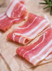 Bacon (raw)