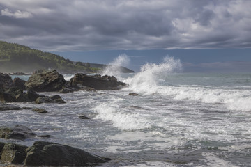 Naklejka na ściany i meble sea, waves breaking on the rocks