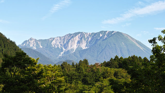 「大山北壁」の写真素材 | 279件の無料イラスト画像 | Adobe Stock