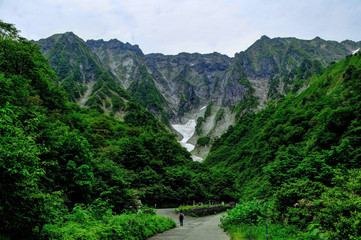 群馬県水上町　谷川岳　新緑の一ノ倉沢