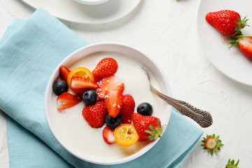 smothie bowl with berry