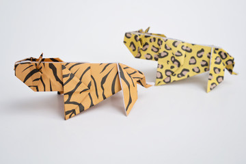 Naklejka premium Origami Tiger and Leopard