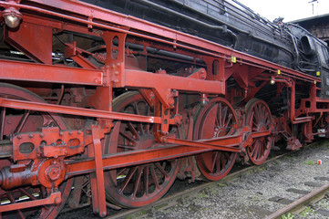 Fototapeta na wymiar Antrieb und Fahrgestell einer Dampflokomotive