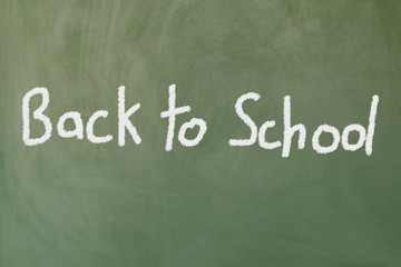 Obraz premium eine benutzte Tafel auf der geschrieben steht Back to school
