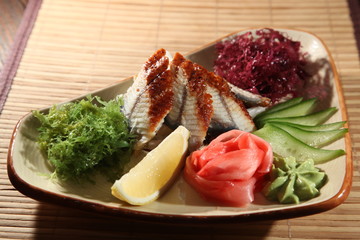 the sashimi with seaweed and lemon