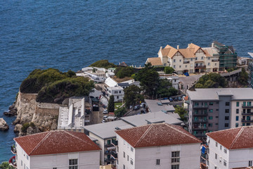 Altes Küstengeschütz mitten in der Wohngegend von Gibraltar