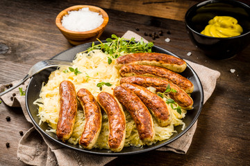 Nürnberger Bratwurst auf Sauerkraut